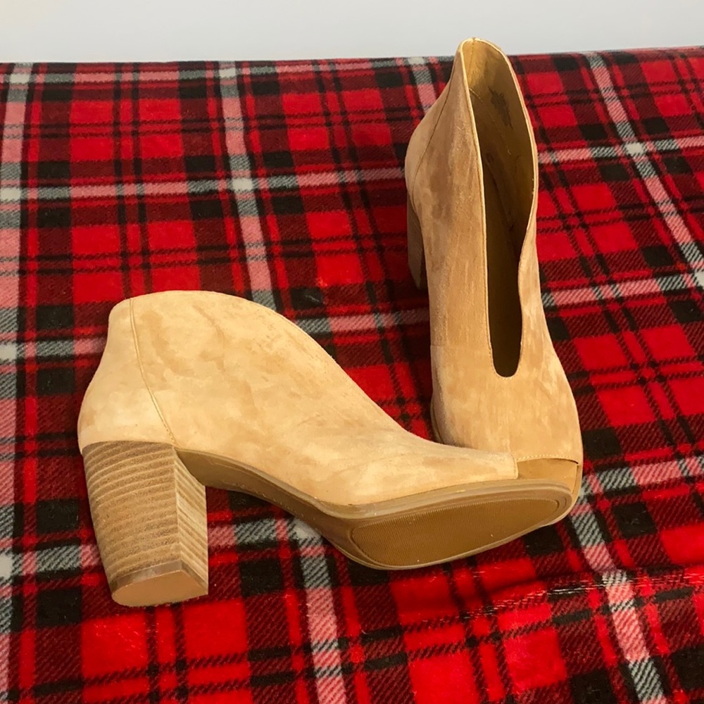 Macaroon Kid suede Lucky Brand ankle boots.